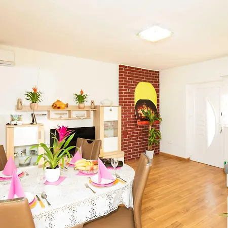 Apartment Delightful In With Garden Vir