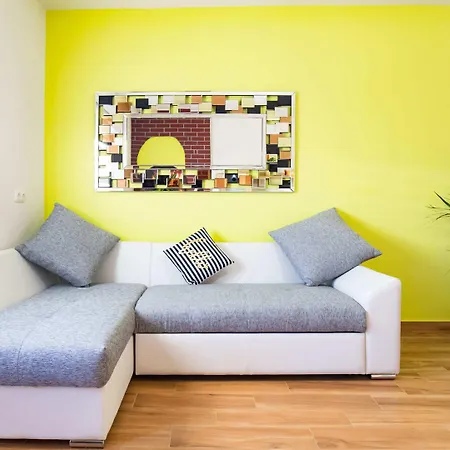 Delightful In With Garden Apartment Vir