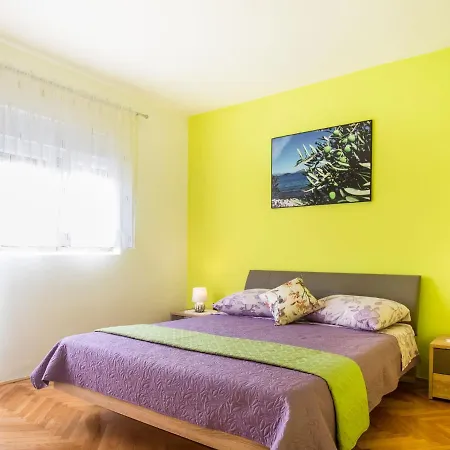 Apartment Delightful In With Garden *